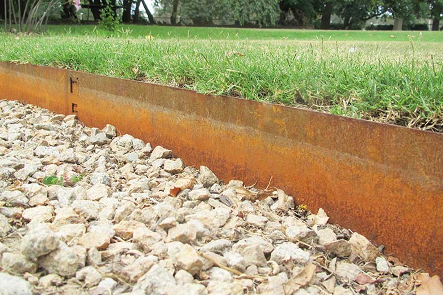EverEdge Classic metal garden edging in CorTen rust finish